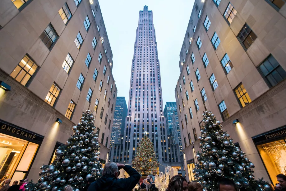 Головна будівля 30 Rockefeller Plaza