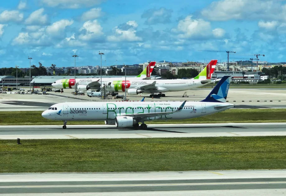 Азорські авіалінії, Airbus A321 в Лісабоні з написом "Breathe"