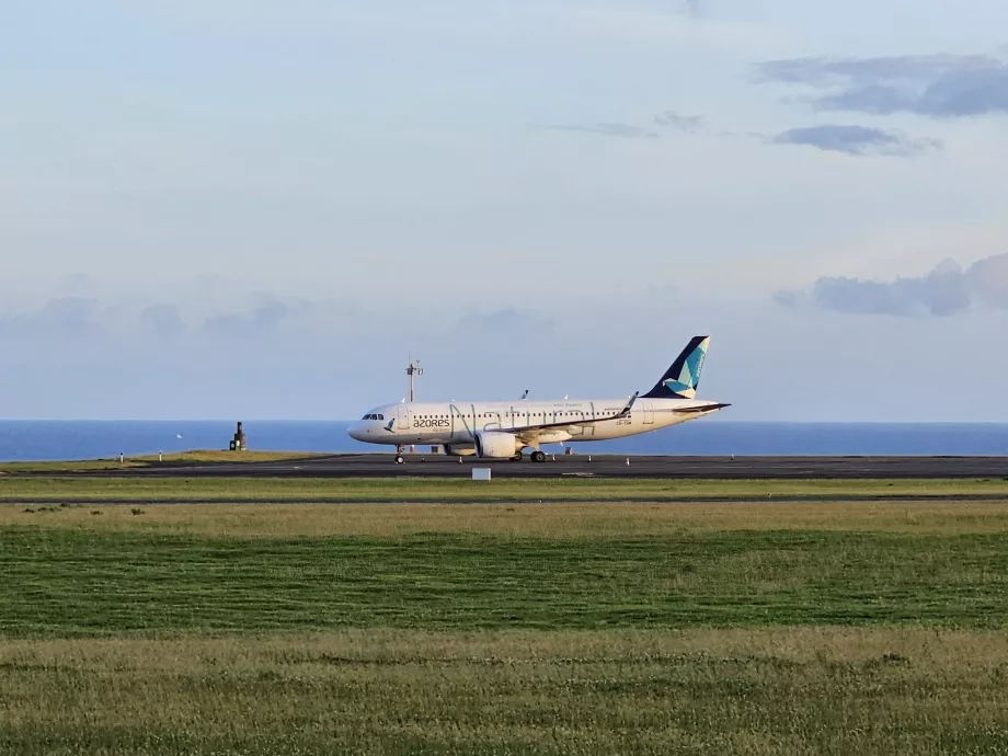 Azores Airlines, Airbus A320 з написом "Natural"