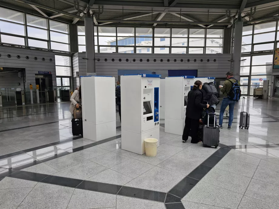 Квиткові автомати в метро