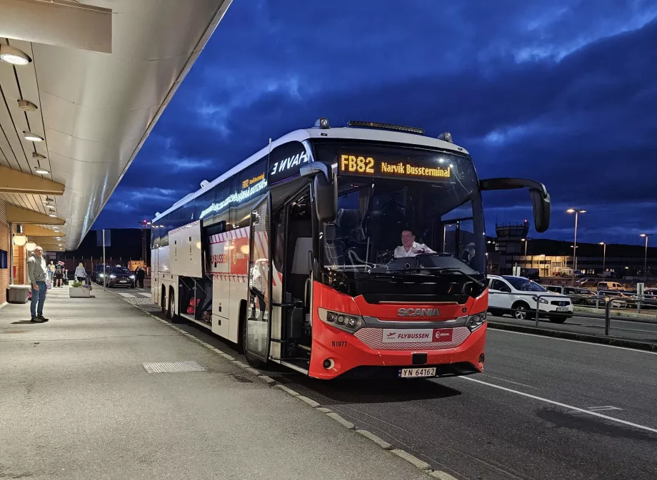 Flybussen перед терміналом