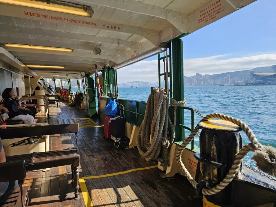 Нижня палуба на Star Ferry