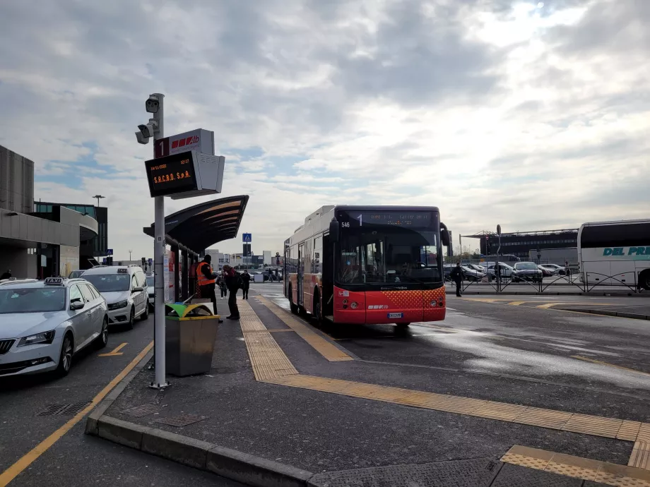 Автобусна зупинка в напрямку Бергамо