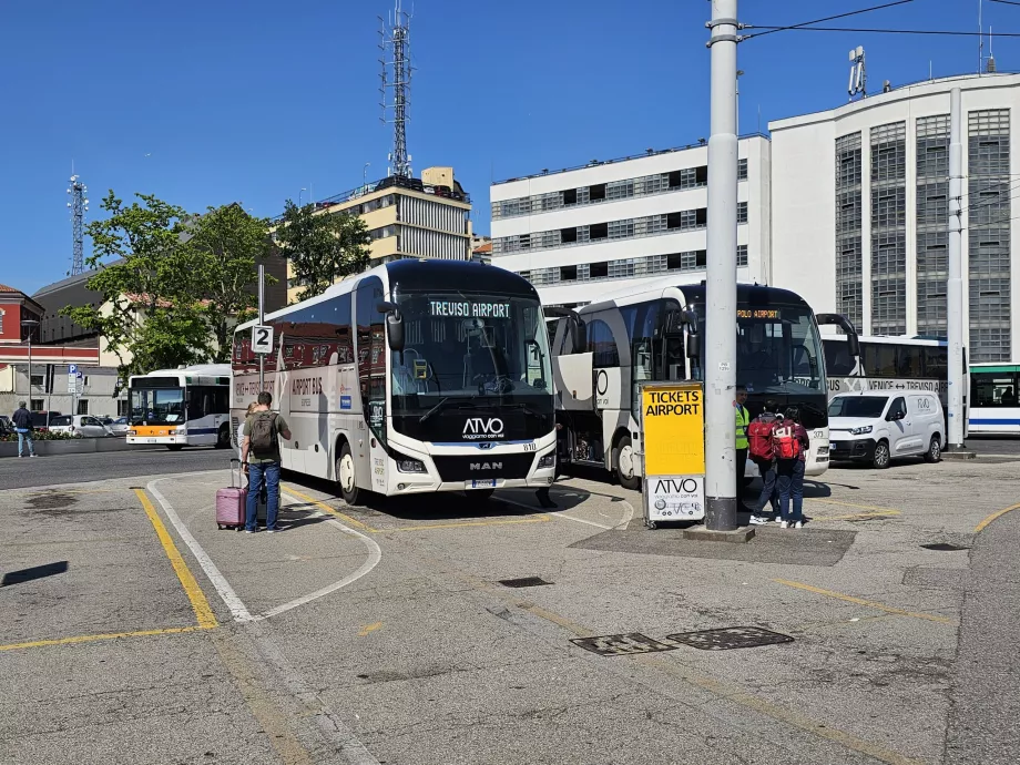 Зупинка ATVO в напрямку аеропорту, Piazzale Roma