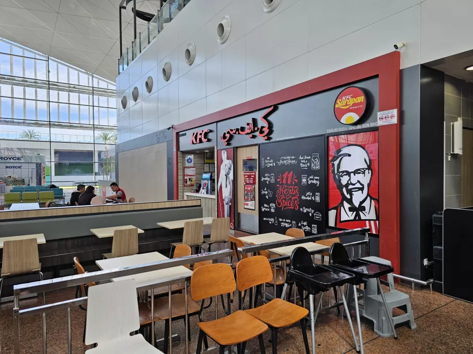 KFC, зал прильоту, громадська зона