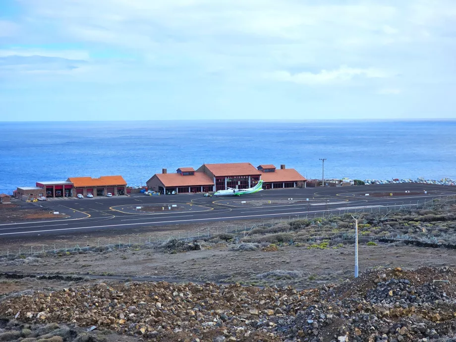 прибуття в аеропорт El Hierro