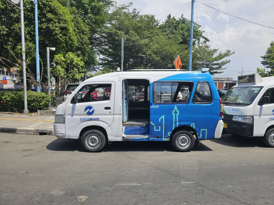 Мікроавтобус TransJakarta