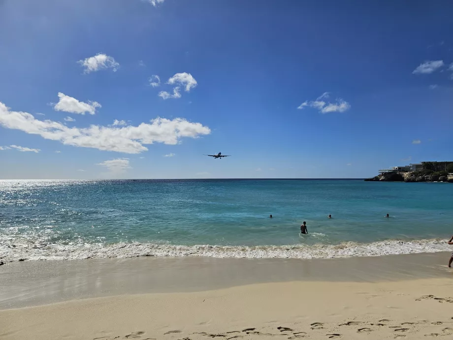 Approaching plane to SXM airport