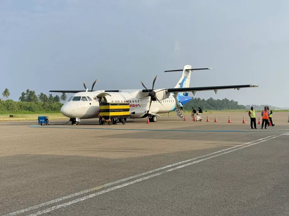 Мальдівський літак ATR-72 на авіабазі Кудду (Kooddoo GKK)