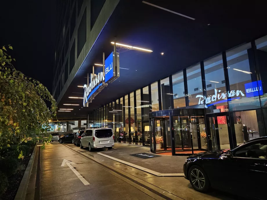 Готель Radisson Blu, аеропорт ZRH