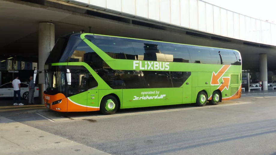 Flixbus в аеропорту Відня